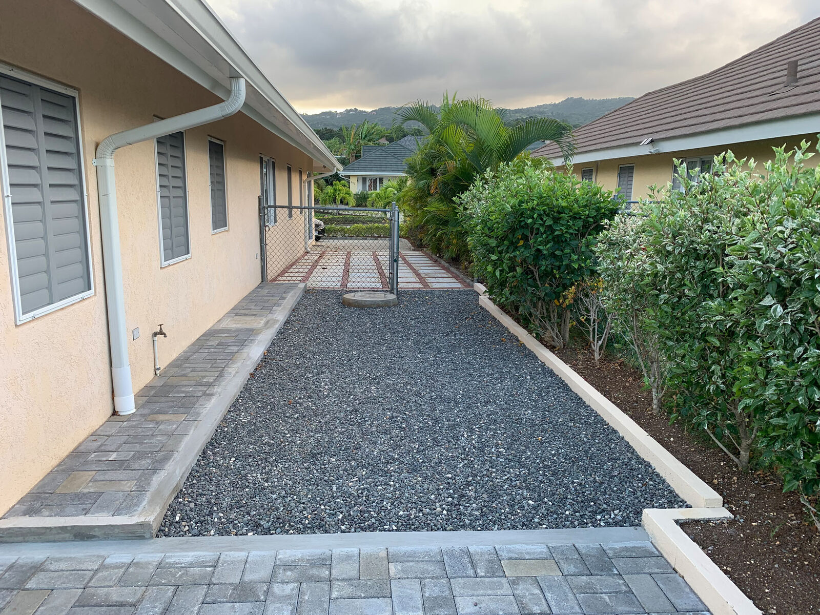 Finished side gravel path